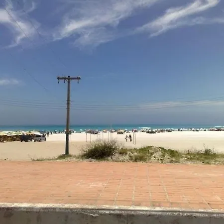 Casa simples, próxima à Praia dos Anjos-2